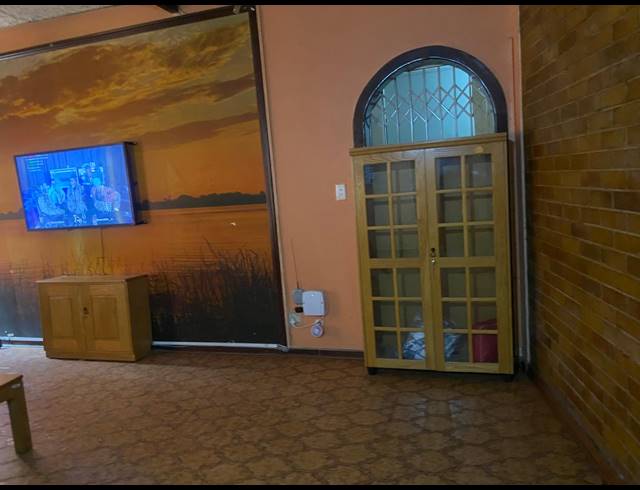 20 BEDROOM HOUSE FOR SALE IN BEDWORTH PARK